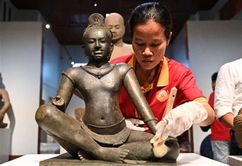 looted pinay .com|Cambodia welcomes the Met’s repatriation of centuries.